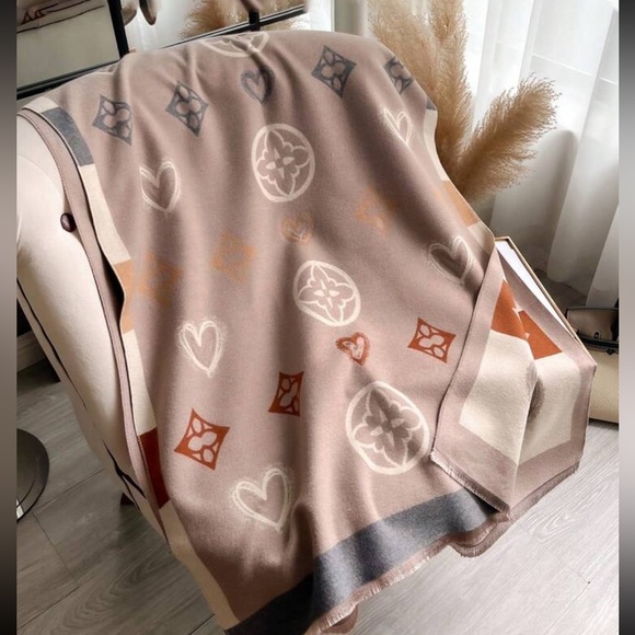 Luxe Comfy Alphabets Abstract Heart Print Wrap Scarf Shawl Black - Picture 7 of 9